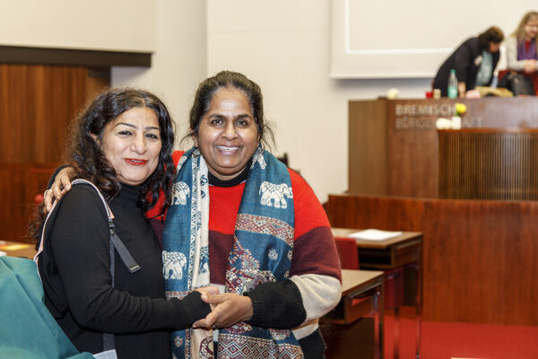 Sanahim Görgü Phillipp und Sheli im Parlament