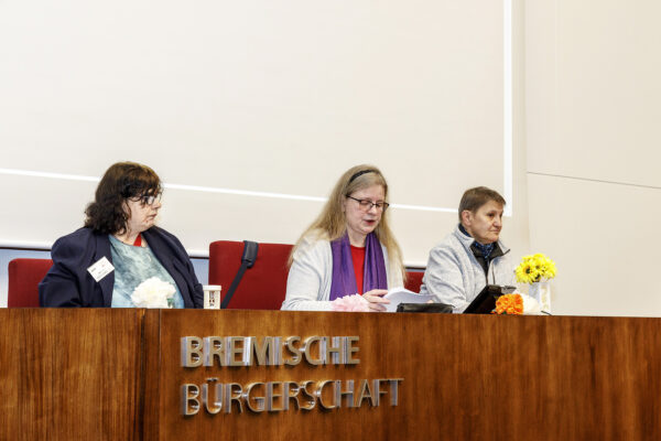 Das Präsidium mit Bettina Fenzel, Rosemarie Kovac und Martina Dammaschke