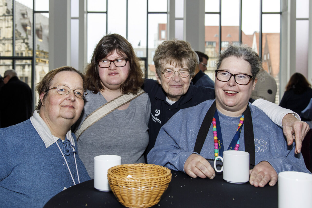 Gute Freunde II: Pause im Festsaal der Bürgerschaft