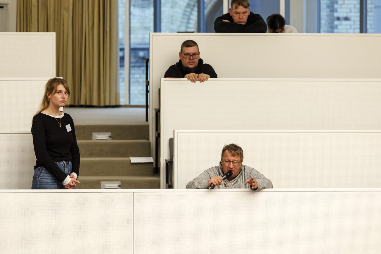 Mitwirkende auch auf der Tribüne