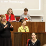 Sozialsenatorin Claudia Schiling begrüßt die Parlamentarier