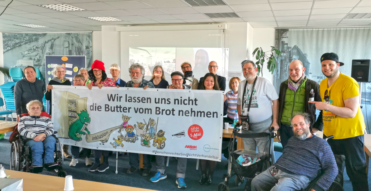 Die Mitglieder des Arbeitskreis Bremer protest bereiten die Demo am 5ten Mai vor
